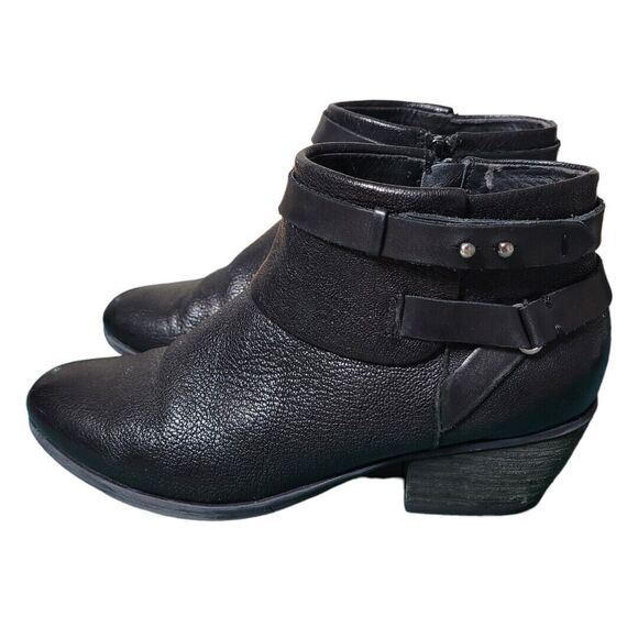 Clarks Black Leather Strappy Detail Short Booties Women's Size 7.5M - 20701 - Picture 1 of 12